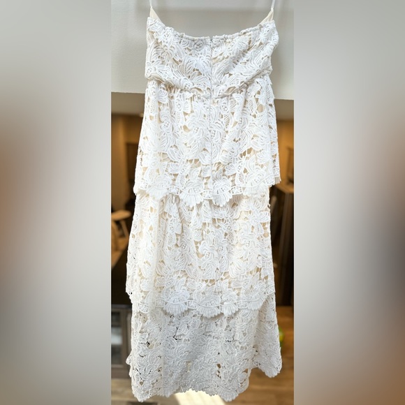 White Lace Tiered Design Sleeveless Midi Dress - Picture 2 of 5